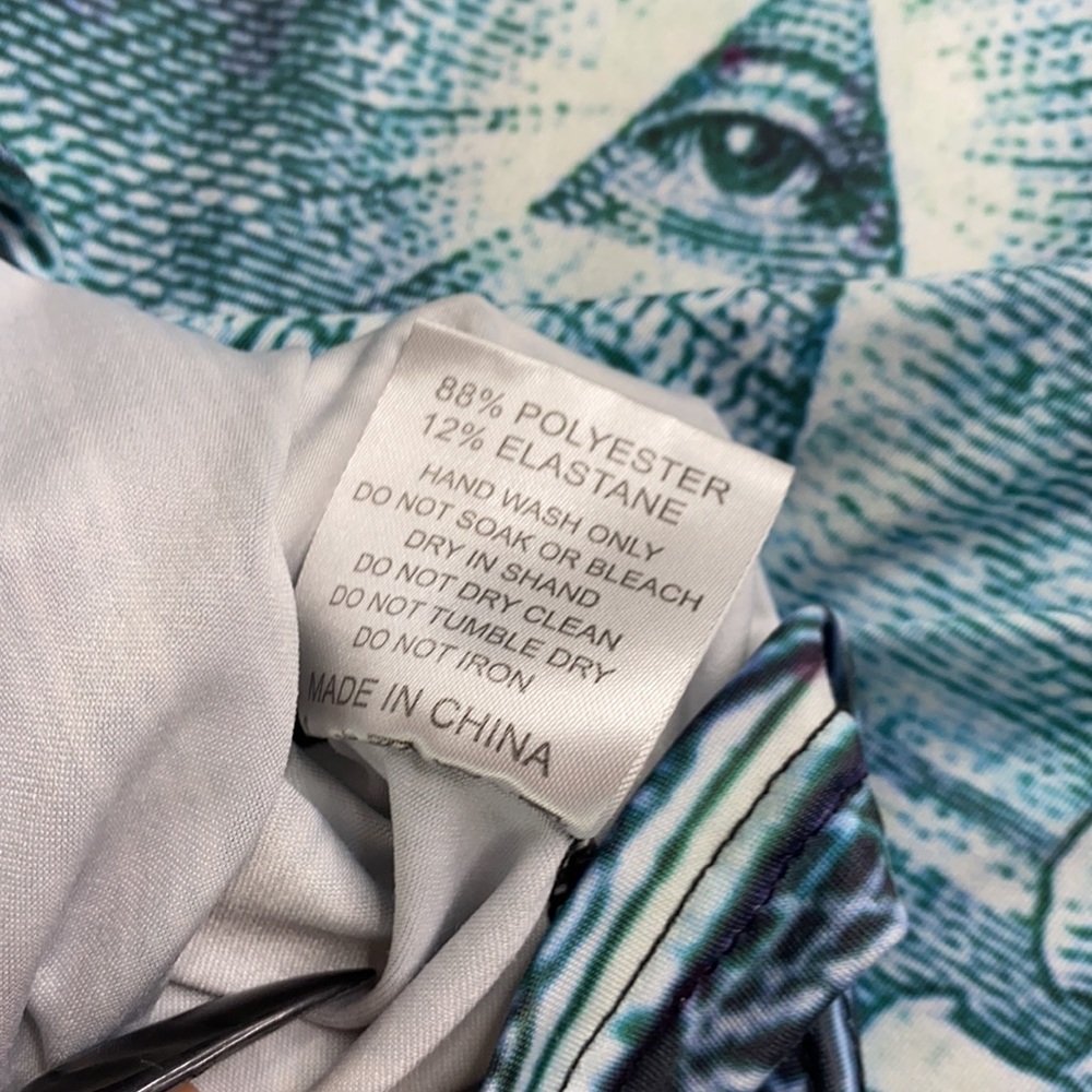 π€©π Illuminati Workout Top - Picture 4 of 4